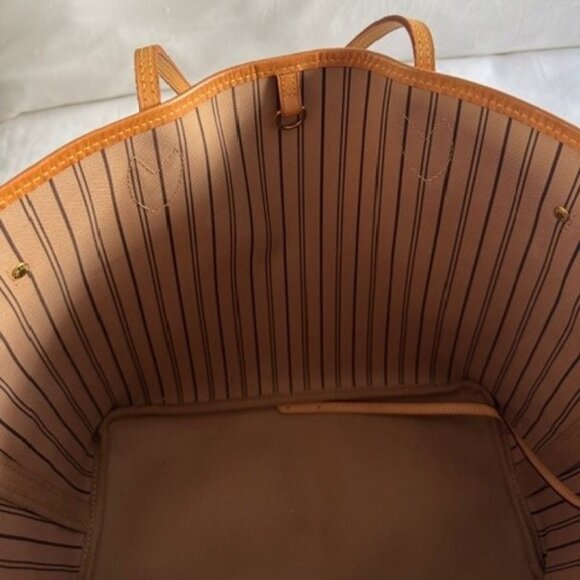 Louis Vuitton Neverfull MM (Medium) Beige Interior - Picture 10 of 13